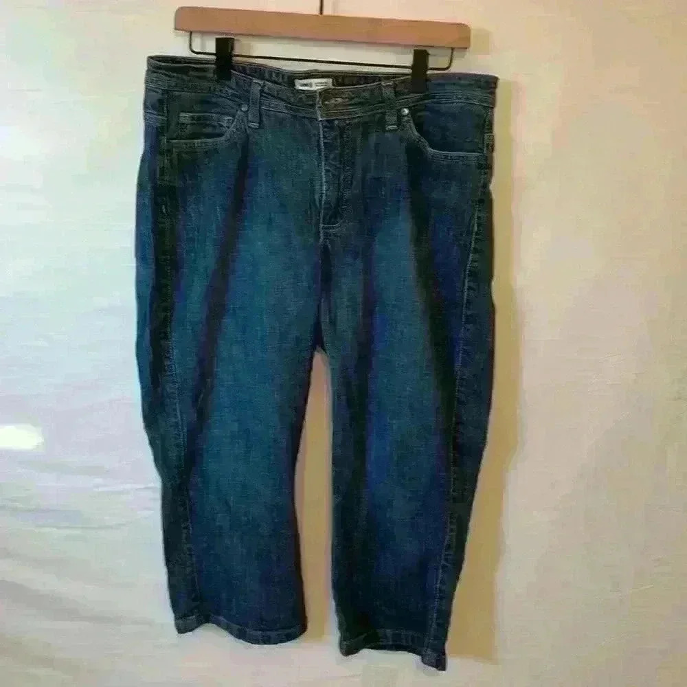 Lee “Lower on the Waist” Wide Leg Capris Dark Wash Size 8